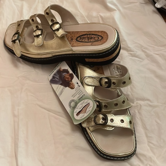 Corkies. Women’s size 8. Gold. - Picture 2 of 4